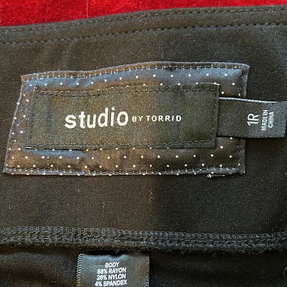 Torrid Pixie Pull On 1X Pants Luxe Ponte Black Slim Fix High Rise - Picture 7 of 12